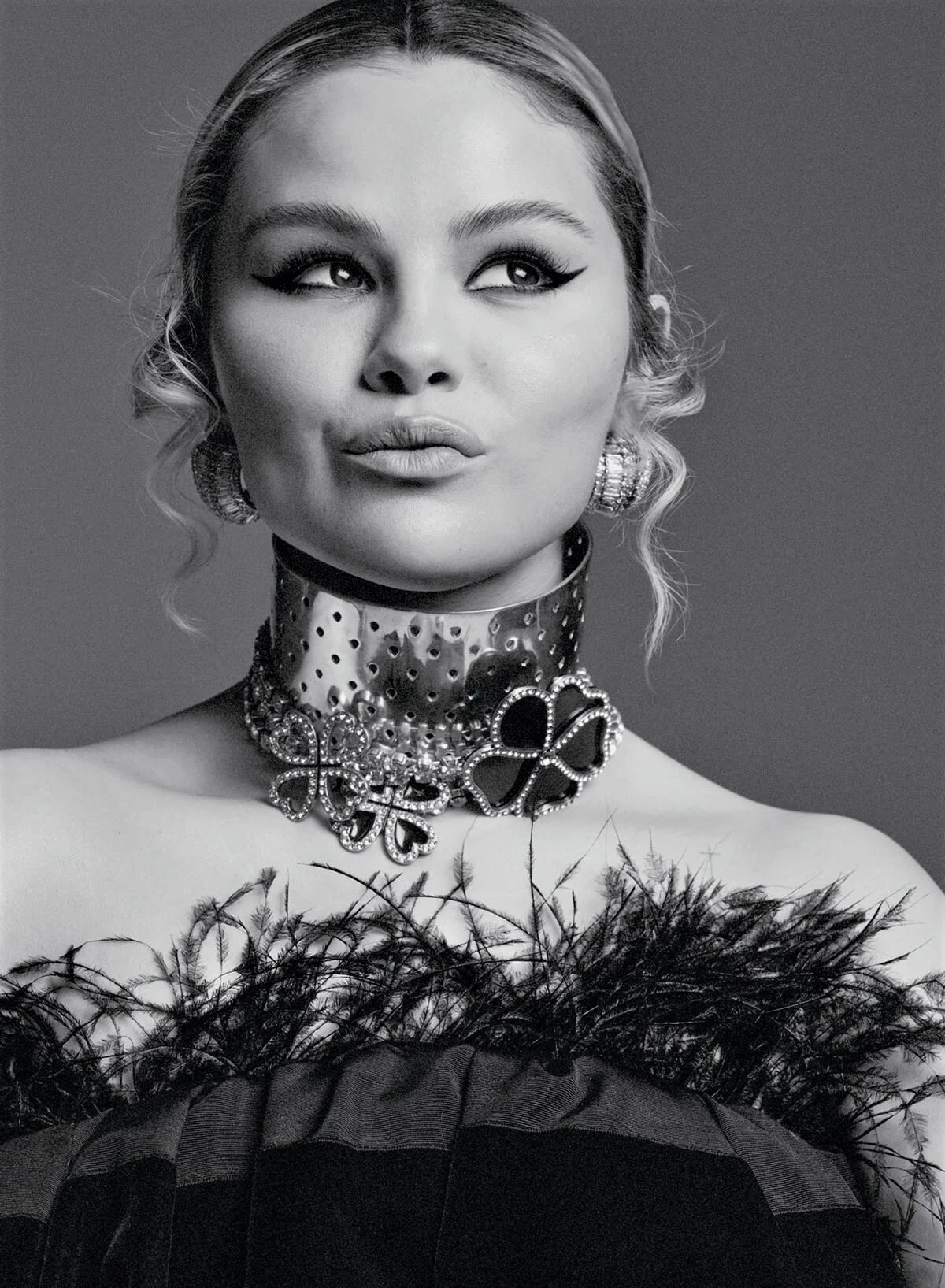 Selena Gomez Launches Rare Beauty in Asia Pacific in Vogues — Anne Selena Gomez Launches Rare Beauty in Asia Pacific in Vogues — Anne